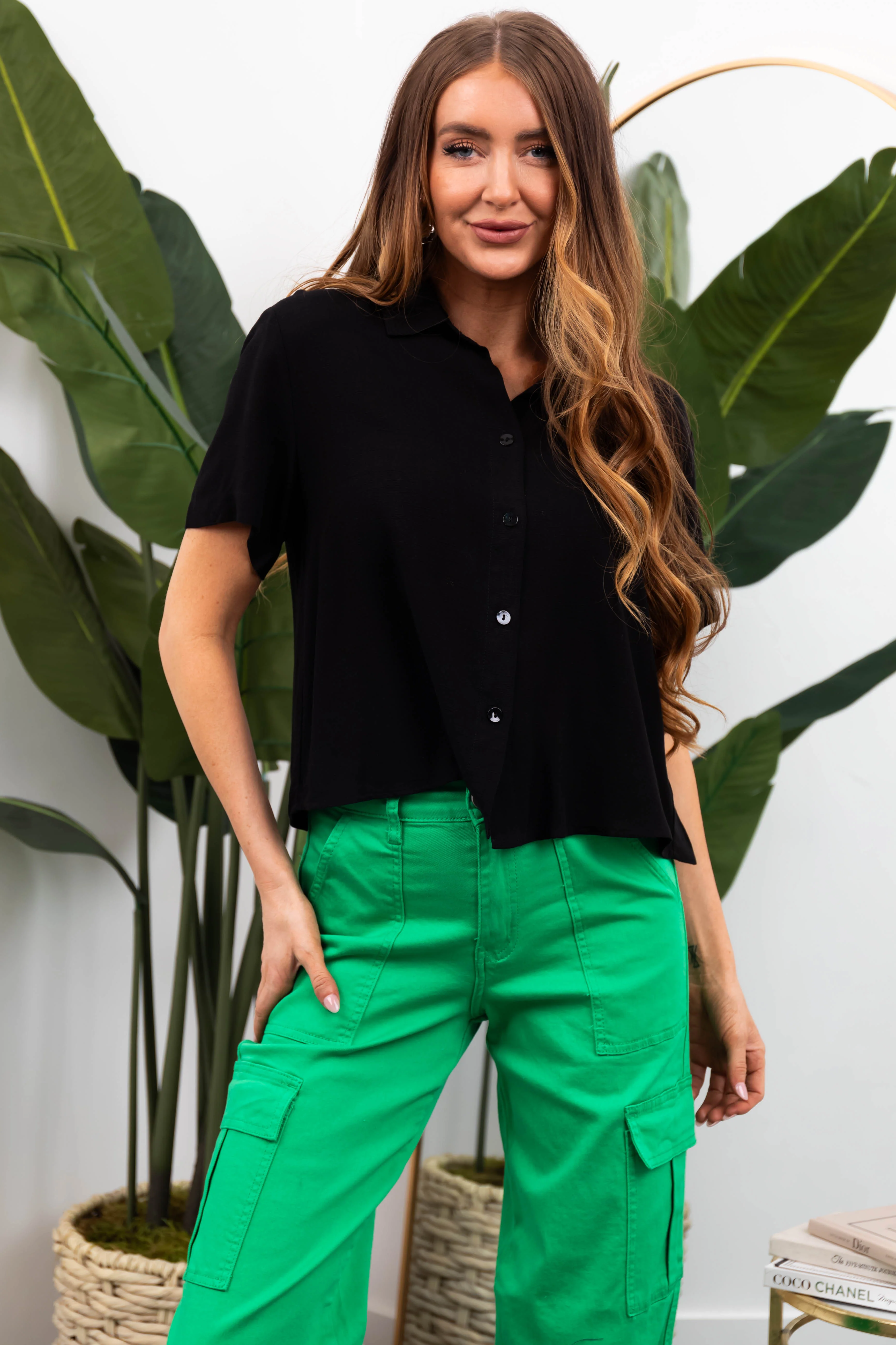 Black Linen Texture Short Sleeve Collared Shirt - Image 3