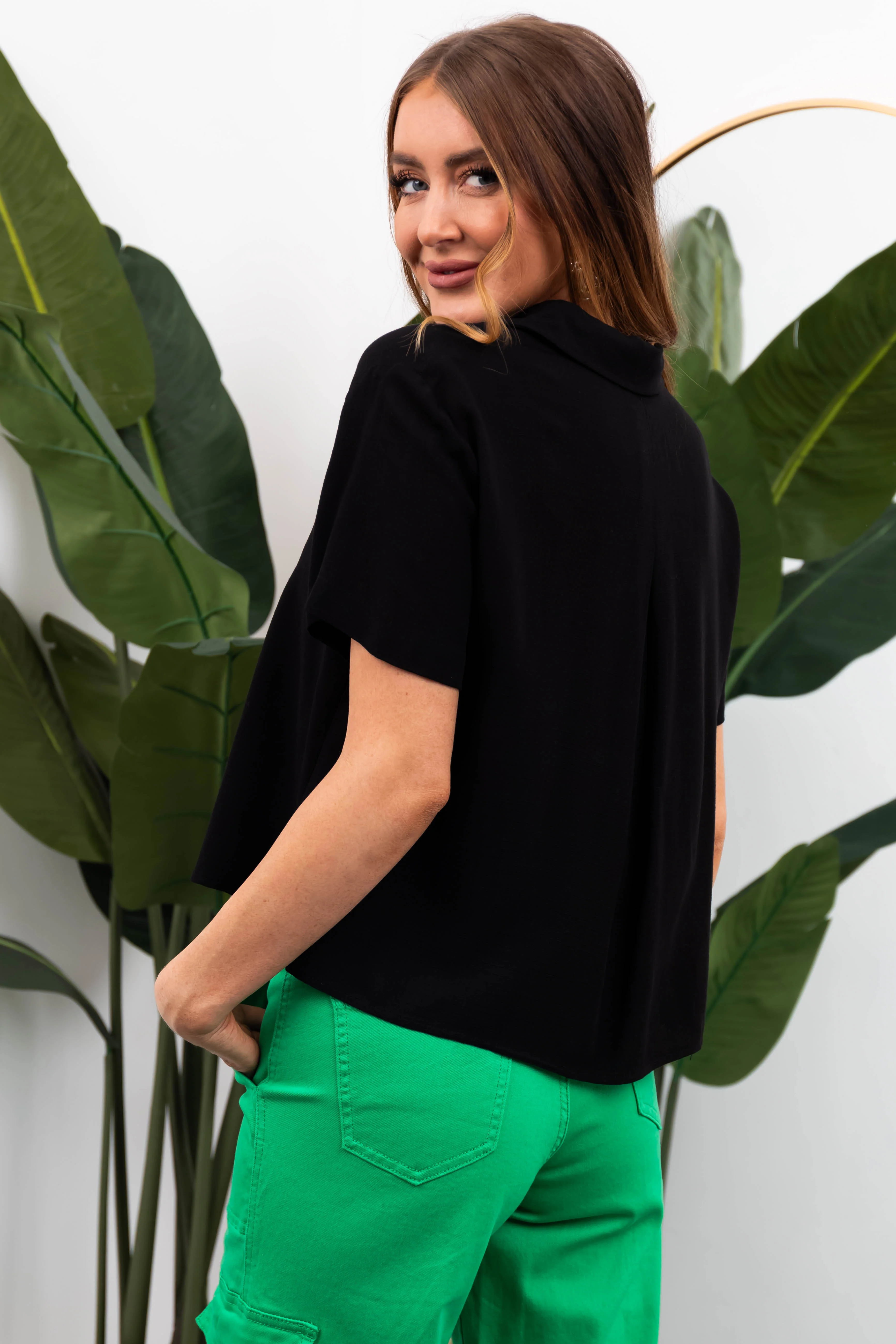 Black Linen Texture Short Sleeve Collared Shirt - Image 5