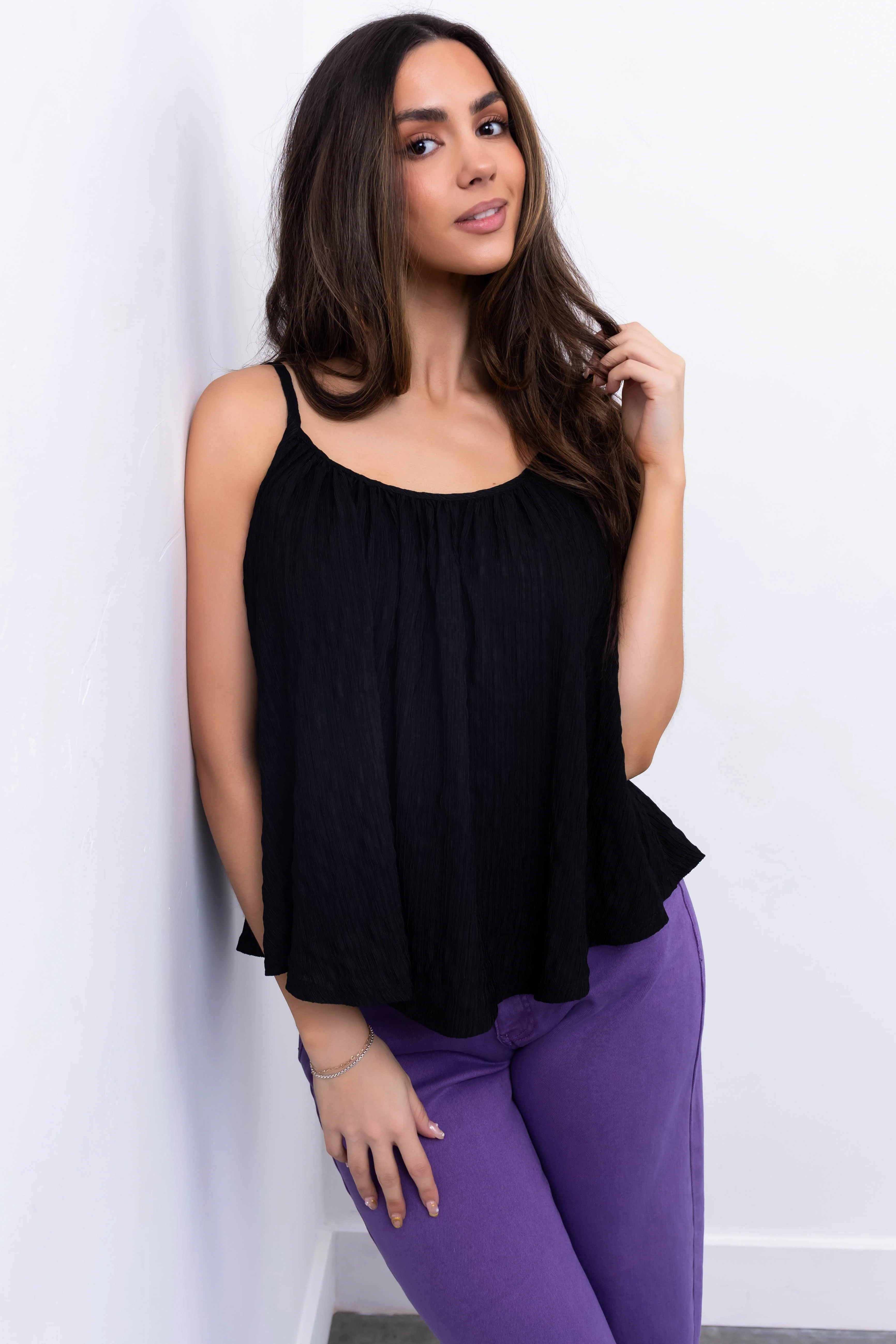 Black Round Neckline Flowy Cami Tank Top - Image 4