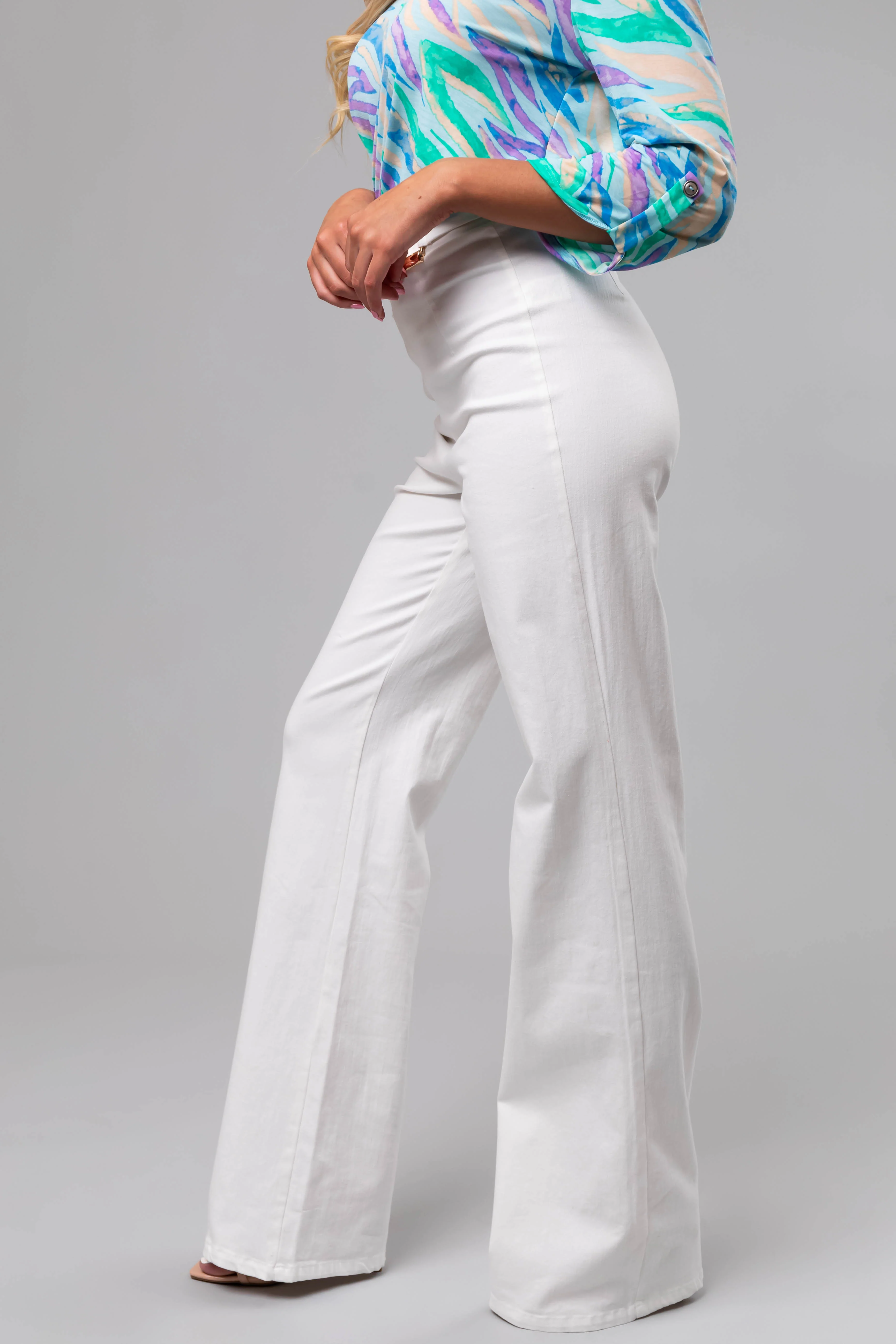 White Denim High Waisted Wide Leg Gold Belt Pants - Image 4